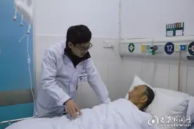 九旬老人胃穿孔命悬一线 专家打破“年龄壁垒”成功施救图片