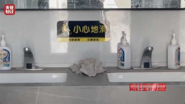 央视曝光领导视察才开门的农村公厕