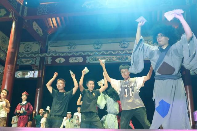 “小酒窝男神”明星大咖做客吉安！烟花秀+足球狂欢派对+NPC奇遇行+潮玩跳蚤街...就在这里↓↓↓
