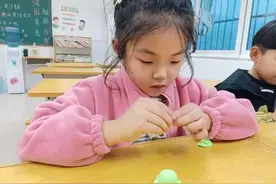 灞桥区东李小学彩泥社团活动图片