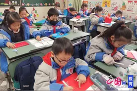 智绘蛇年，情满校园 成都双语实验学校“新年贺卡设计大赛”年味足图片