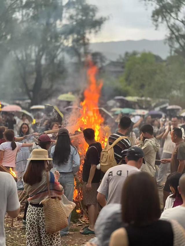 十字路口的古镇｜大理沙溪古镇：如何平衡“守住传统”与“接住流量”的关系？
