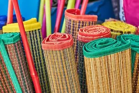 长沙女子睡凉席后双腿布满红斑，幕后“隐形黑手”竟是螨虫作祟 ｜热点关注图片