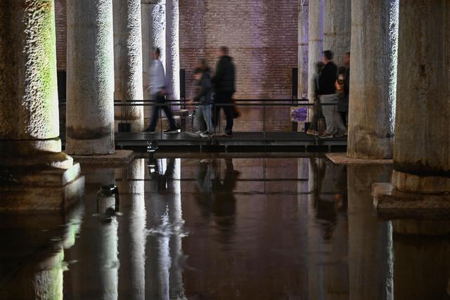 走进伊斯坦布尔地下水宫