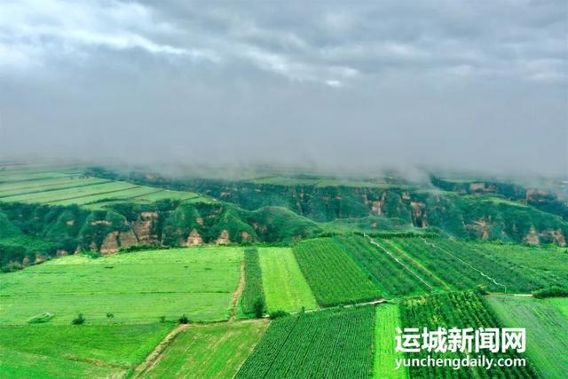 雨洗河东千峰翠　云裁运城万缕纱