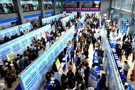 云南省2025届高校毕业生滇东专场招聘会在曲靖举办图片