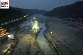 壶口瀑布烟花秀 陕北唢呐奏响豪迈情图片