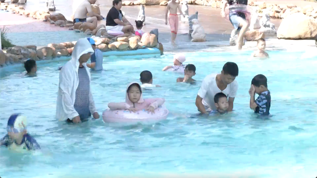 黄陂：花样戏水搅热夏日“水经济”