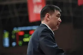 CBA｜突发！北控主帅闵鹿蕾离队休养 外教别德夫代行指挥图片