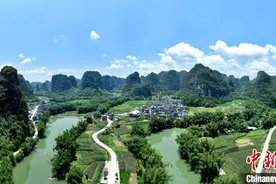 广西仫佬山乡初夏田园美图片