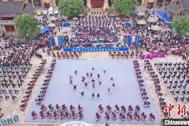海内外宾客齐聚“世界白裤瑶乡”欢度年街节图片