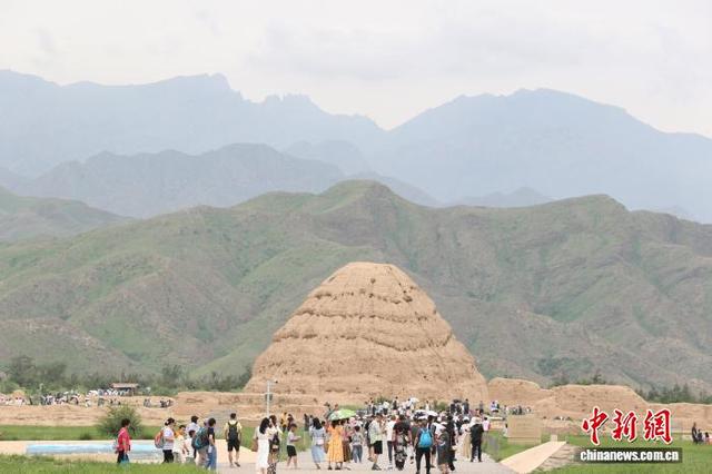 宁夏西夏陵景区迎来客流高峰