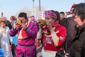 80后夫妻骑马138天，从新疆来沈阳“寻根”！图片