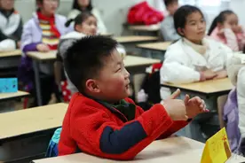 爱心寒托班的课程真“卷”，没点才艺还上不了讲台图片