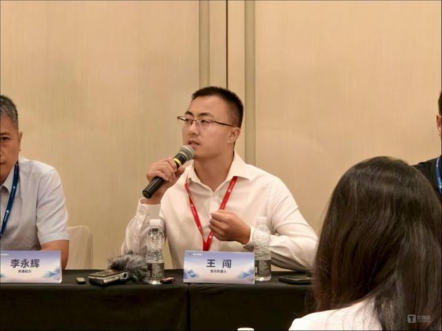 对话智元王闯：机器人硬件不是“瓶颈”，未来1-2年人形机器人技术不会收敛