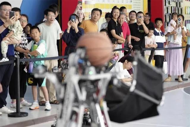 “太欢快了，满场都是哈哈哈”