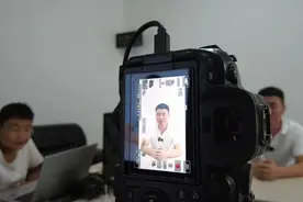 齐顶：村支书当“网红”为集体引流量图片
