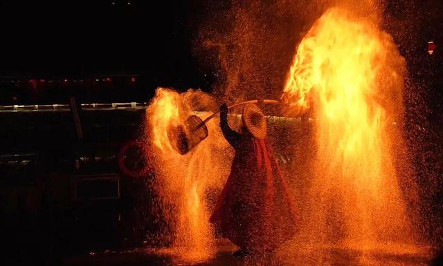 今晚，来龙山俚“寻宝”，解锁元宵新体验！