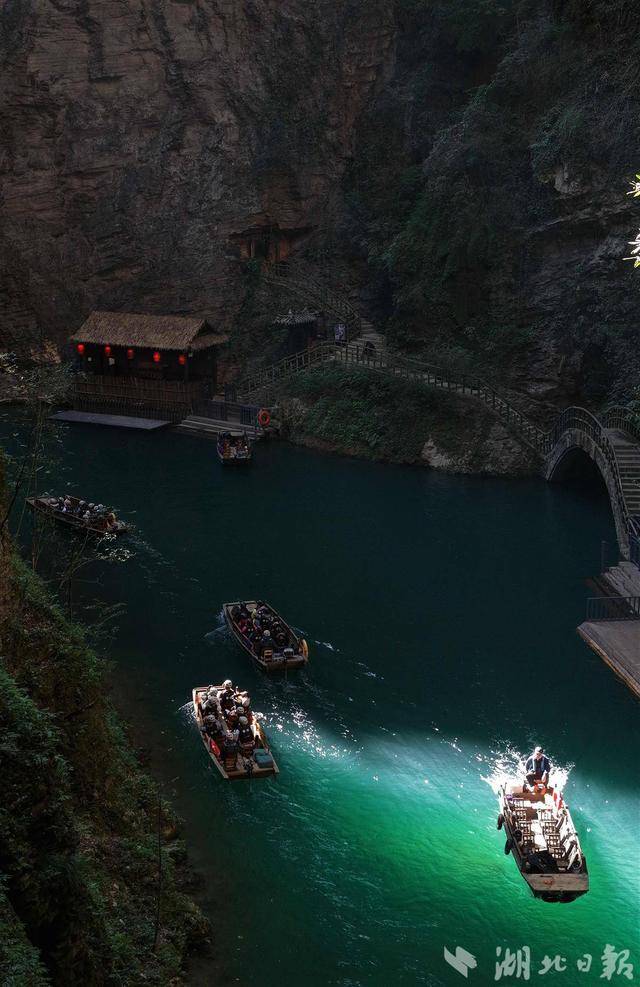 300余自驾游爱好者走进“中国最美水域”屏山