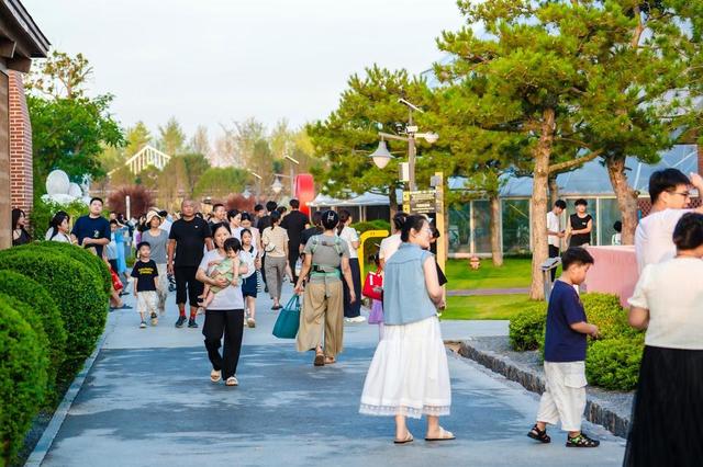 醉东风夜游季圆满收官，艺术点亮乡村夜经济