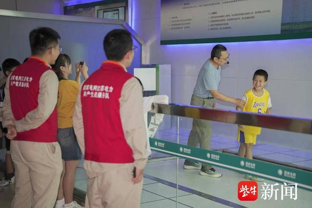 连云港新海街道海连社区开展“探秘电力”科普研学活动