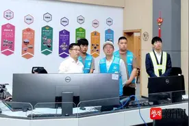 高速公路拥堵难题如何破解？这里的师生带上无人机来帮忙！图片