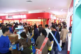 40家企业组团包机亮相“春糖” 首届中国（平江）辣味休闲食品商贸展火爆成都图片