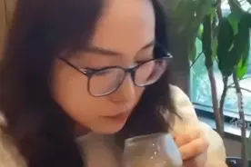 江歌妈妈带货后，网传刘暖曦直播卖茶叶图片