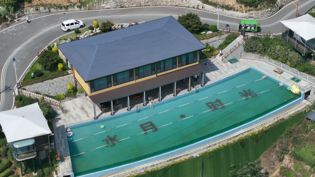 闲置荒地变避暑宝地 解锁茶园里的“清凉经济”