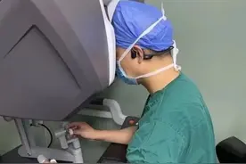 高科技助力 机器人辅助成功完成高难度肾癌手术图片
