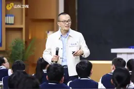 郦波：山东卫视《超级语文课》，让孩子爱上语文课图片