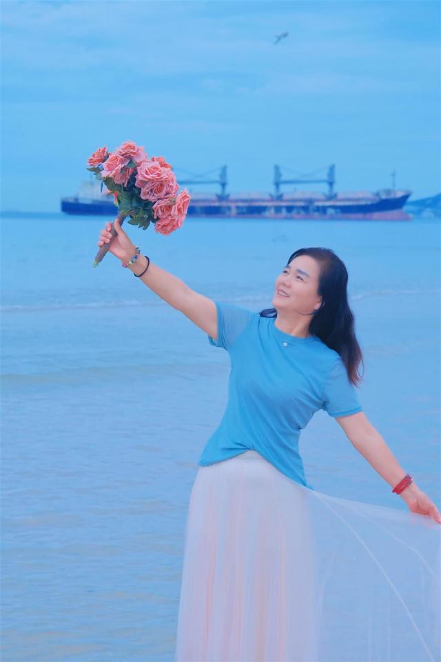 武汉游客一头扎进威海“20℃的海风里”