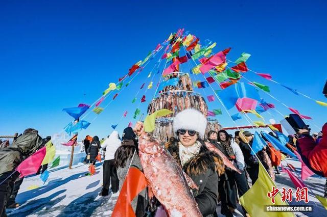 沈阳卧龙湖冬捕季再现千年渔猎盛景