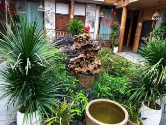 侗寨深处藏春舍 梵净山下觅乡愁