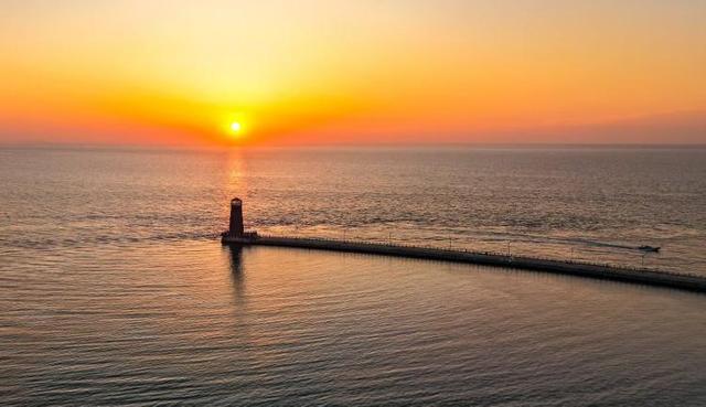 众拍 | 海龙湾灯塔日出