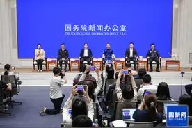 航天“螺丝钉”拧出“钢铁天梯”！一线代表讲述中国载人航天热血征程图片