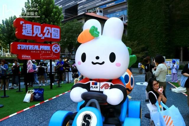 人从众，长宁百年钟楼又有新快闪！