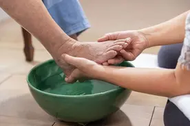 冬季如何正确泡脚 专家来支招图片