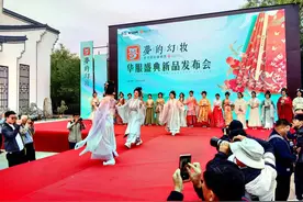 枣庄台儿庄古城国潮文化节启动，游客“幻妆”游览体验感倍增图片