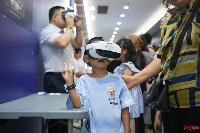 月壤首展、文创热卖，博物馆约满！国庆期间，成都文博场馆展览消费“双丰收”