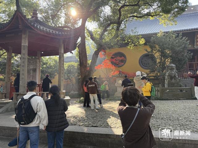 枫景这边正好，西湖的浪漫刷屏了