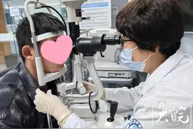 视力0.1佩戴后矫正达到1.0 安徽省首例角膜移植术后巩膜镜成功验配图片