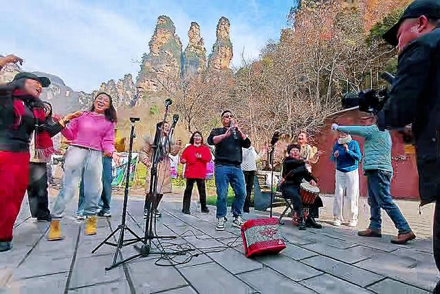 山水入画歌伴行，张家界十里画廊新媒体达人采风活动趣味启幕