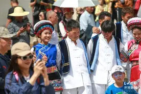 美好生活在云南｜云南民族村开启打歌“滇”峰模式图片