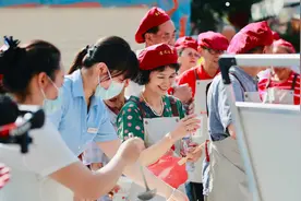 成都12个社区加入“520社区慈善开放日” 多方共建社区生活“幸福圈”图片