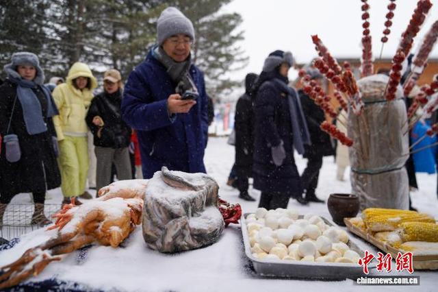 黑龙江铁力：游客沉浸式体验林区生活