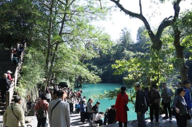 天暖景美！荔波反季节旅游势头强劲