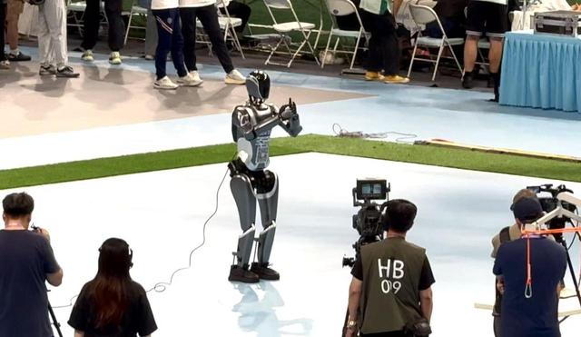 一分钟学会一套武术动作的机器人，为未来点亮了哪些想象空间？