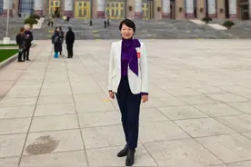 全国人大代表，中国电信湖北公司党委书记、总经理张敏：让5G+北斗成为湖北高标准农田的“新农具”图片