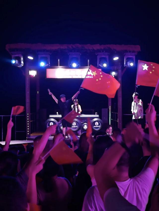 国庆必打卡！打铁花+烟花秀+沙滩狂欢…妈祖影视城快乐加载中！